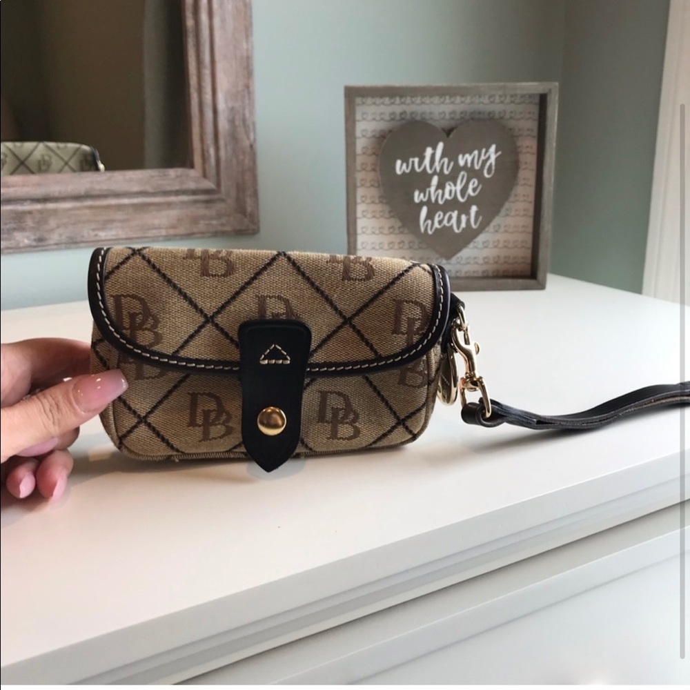Dooney & Bourke wristlet